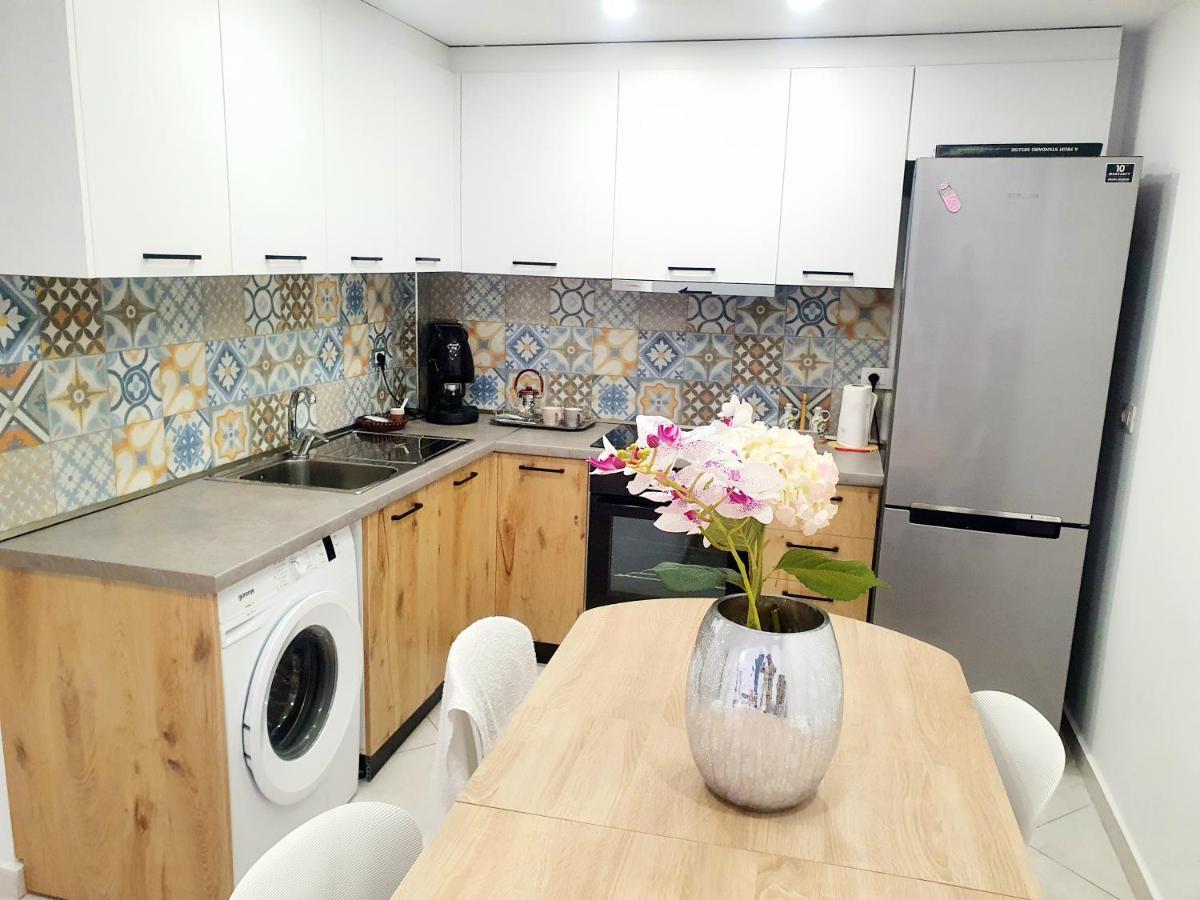Apartament Me Qera Dublex Lungomare Vlore Exterior photo